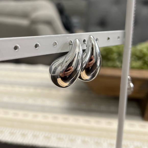 Fantasy Raindrop Earrings - Picture 3 of 4